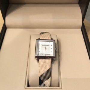 Burberry Nova Check Square Women’s watch